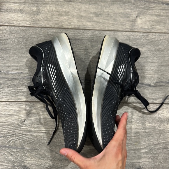 • Brooks • Womens Levitate Running Athletic Shoes Lace Up Style: 1202581B004 - Picture 3 of 6